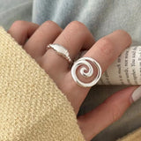 Anillo de cóctel de circonitas en plata de ley 925: joyería moderna y antialérgica para mujeres