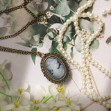 Vintage Oval Cameo Pocket Watch – Gold-Plated Resin Pendant with Quartz Movement