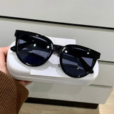 Elegant Large Frame Retro Sunglasses – UV400 Protective Shades for Men & Women