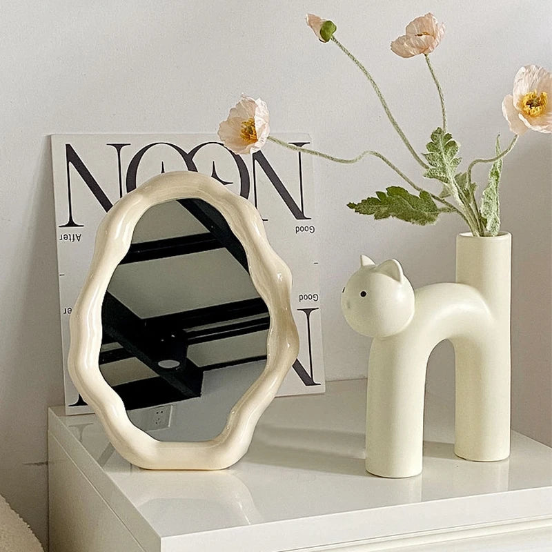 Espejo de tocador de pie irregular: decoración estética para el hogar y el maquillaje