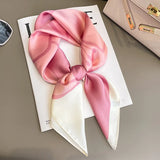 Pañuelo cuadrado de seda con estampado de caballos de lujo de 70 × 70 cm: elegante pañuelo de satén para mujer