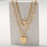 Elegante collar con colgante de mariposa y corazón con letras doradas de doble capa para mujer: regalo de joyería perfecto para bodas y fiestas