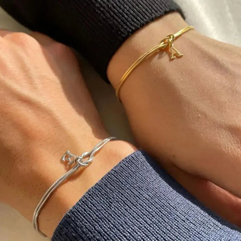 Pulsera de cadena de serpiente de acero inoxidable de moda: elegante pulsera con dijes para parejas