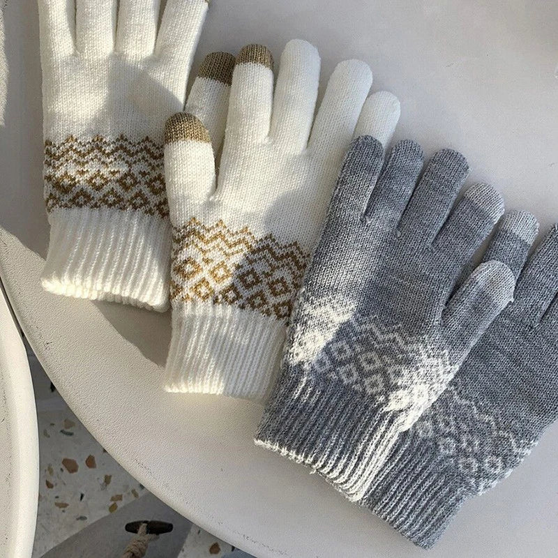 Touchscreen Winter Gloves – Warm Knitted Gloves for Men & Women with Phone Compatibility