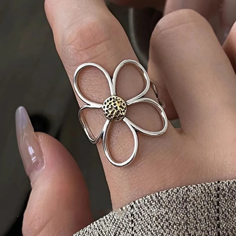 Anillo de cóctel con circonitas en plata de ley 925: joyería elegante y moderna para mujer