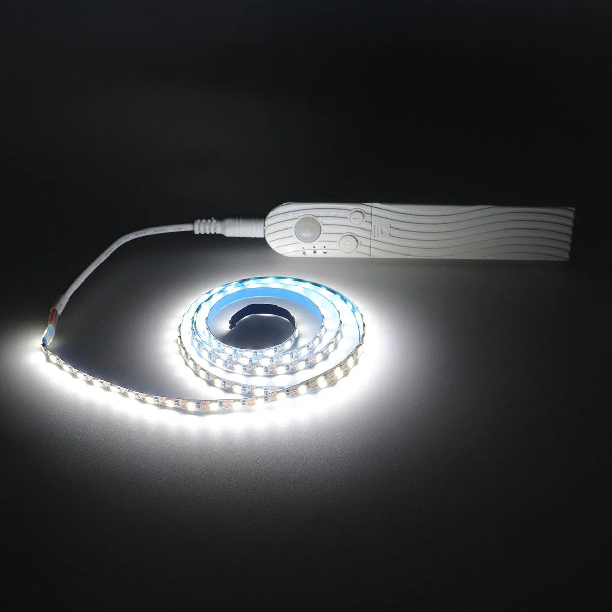Tira de luces LED con sensor de movimiento: luz nocturna a batería para armarios y escaleras