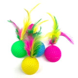 10 juguetes de plástico para gatos con forma de pelota de golf: juguetes interactivos con plumas para gatitos